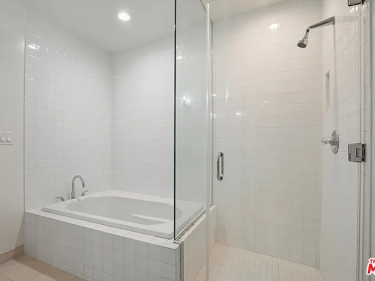 1100 Wilshire Blvd #3307 — Photo 18