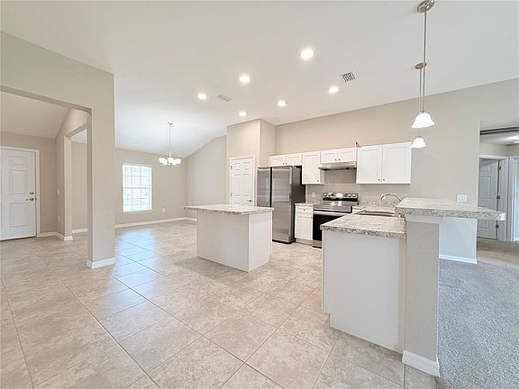 4th image of 15712 SW 37th Cir