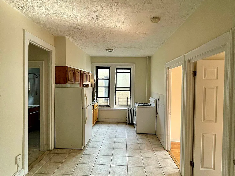 25-46 35th St #2F — Photo 3