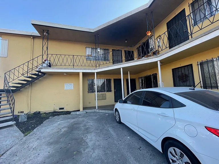 5611 Bancroft Ave #A — Photo 2