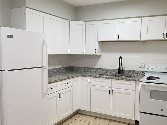 2nd image of 393 Fulton St NE #393