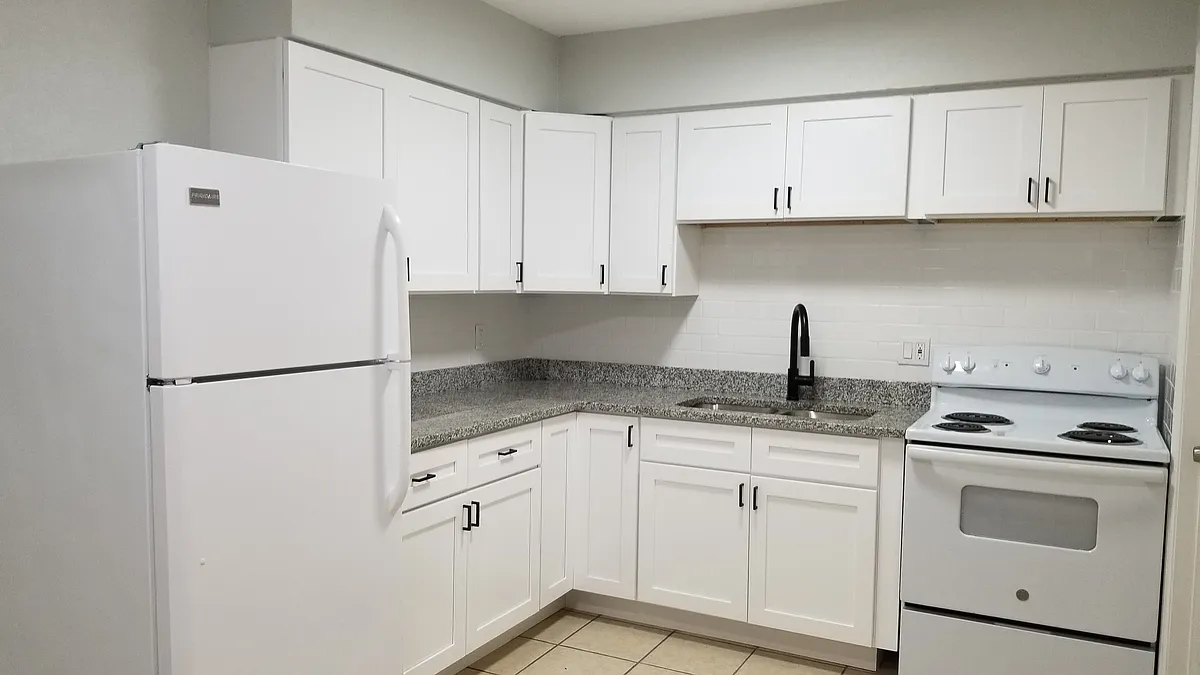 Building Photo - 393 Fulton St NE #393