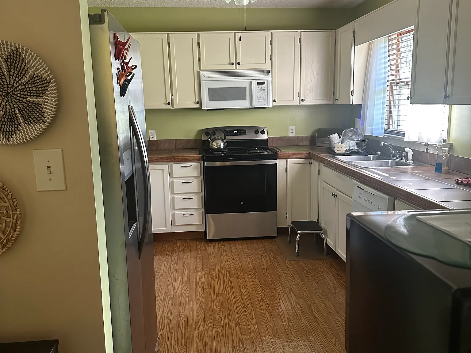 3 bed, 1500 sqft, $2,100 — Photo 4