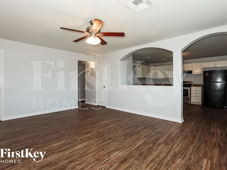 4739 E Sunland Ave — Photo 4