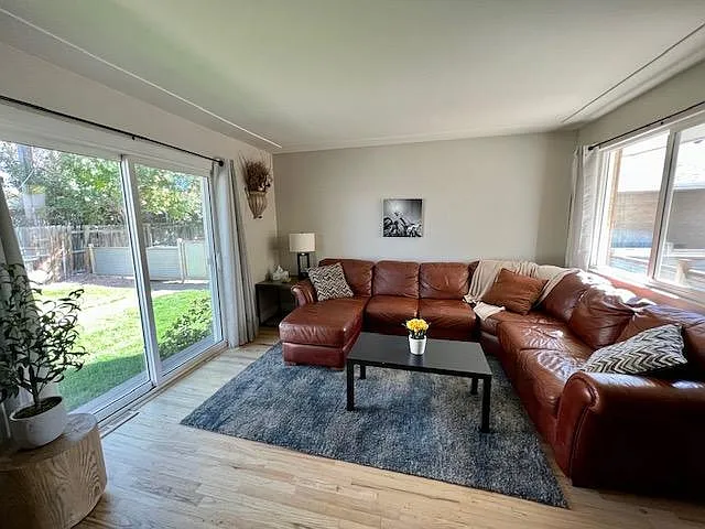 2206 S Cherry St — Photo 2