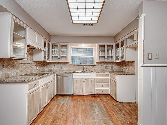 5th image of 12942 Queensbury Ln