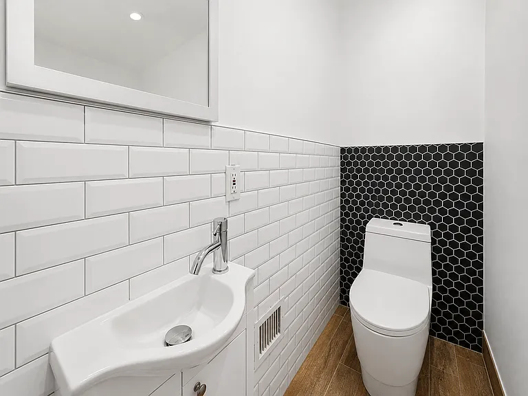 1879 Linden St #1R — Photo 8