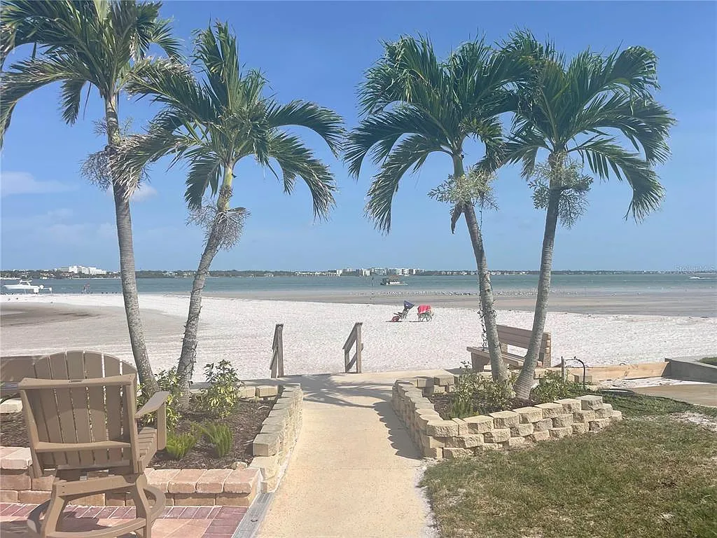 2 bed, 2.0 bath, 1310 sqft, $2,400 — Photo 1
