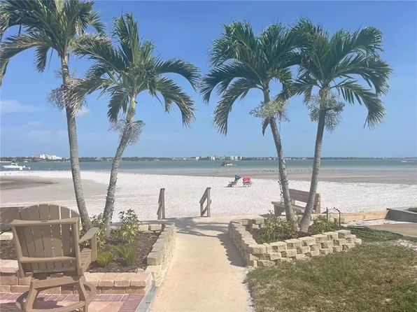851 Bayway Blvd APT 205, Clearwater, FL 33767