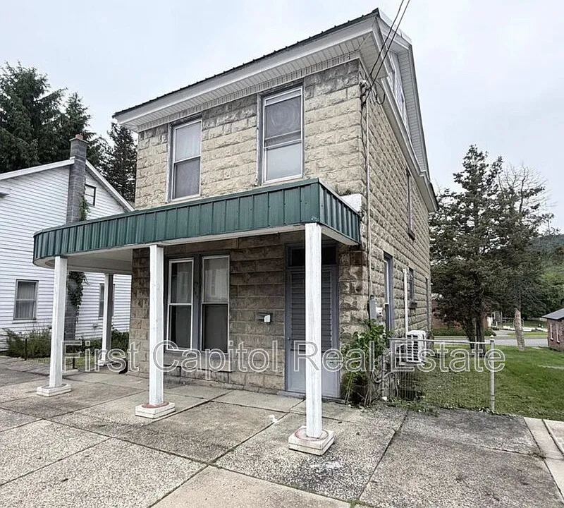 709 Main St