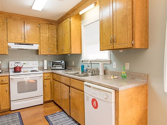 5th image of 182 Blake Dr