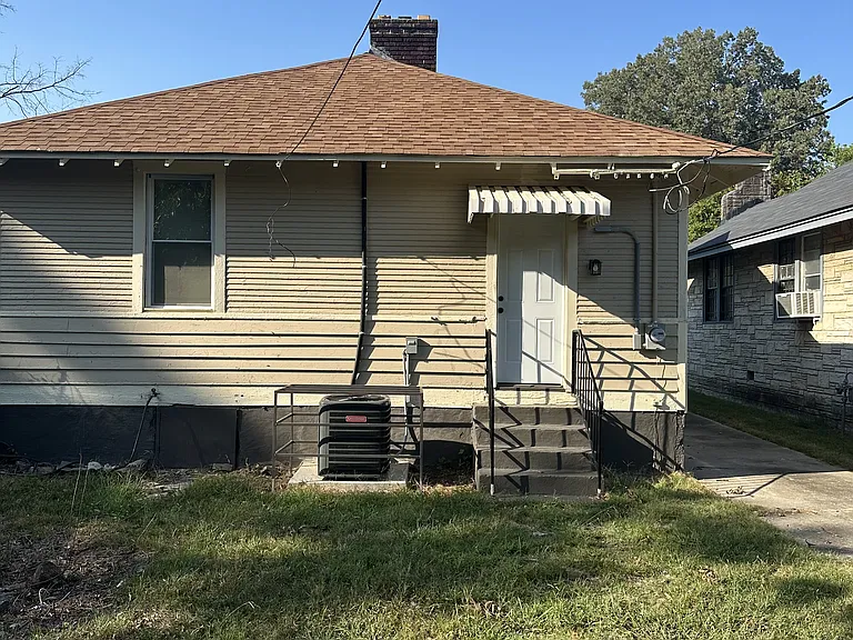 1651 Waverly Ave — Photo 11