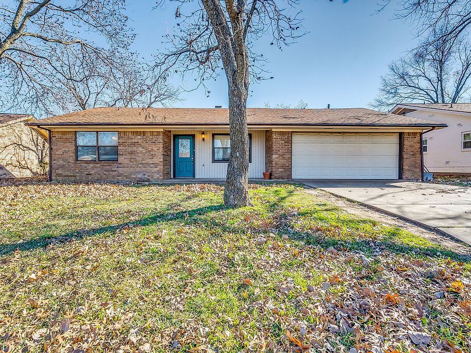 1st image of 208 Sharp Dr