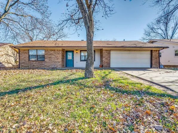 208 Sharp Dr, Stephenville, TX 76401