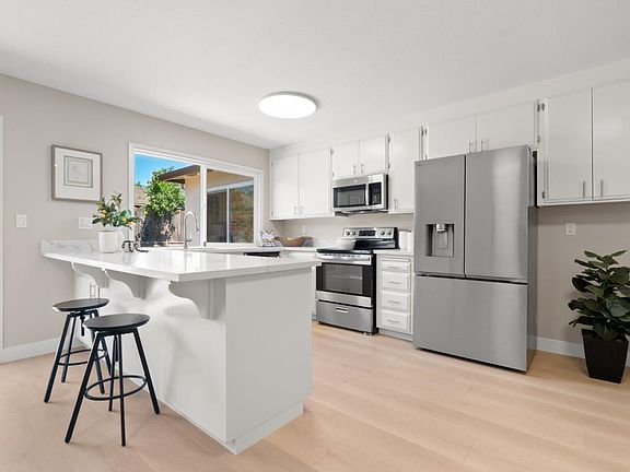3rd image of 808 Glenside Dr