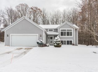 5792 Grand Oaks Dr NE, Comstock Park, MI