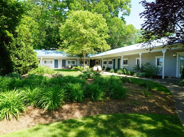 842 Lake St, Saugatuck, MI 49453