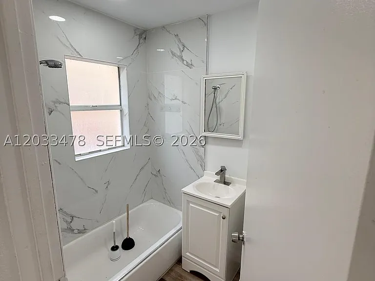 1612 Harrison St #5 — Photo 1