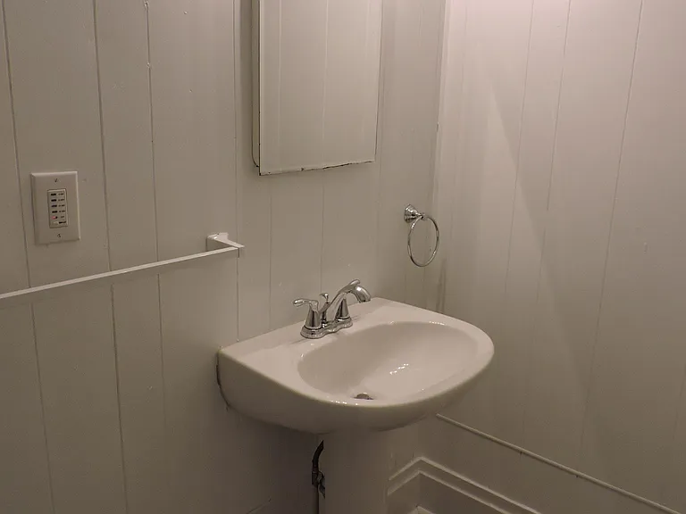 901 Alpine Ave NW — Photo 10