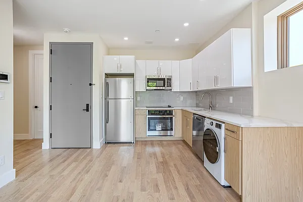 Rented by Skyhigh Realty NYC LLC | media 16