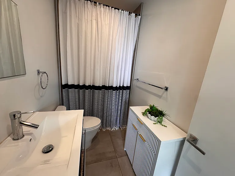 2490 Oxford Ave #1 — Photo 8