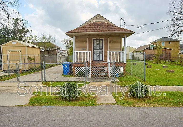 3320 N Prieur St — Photo 1