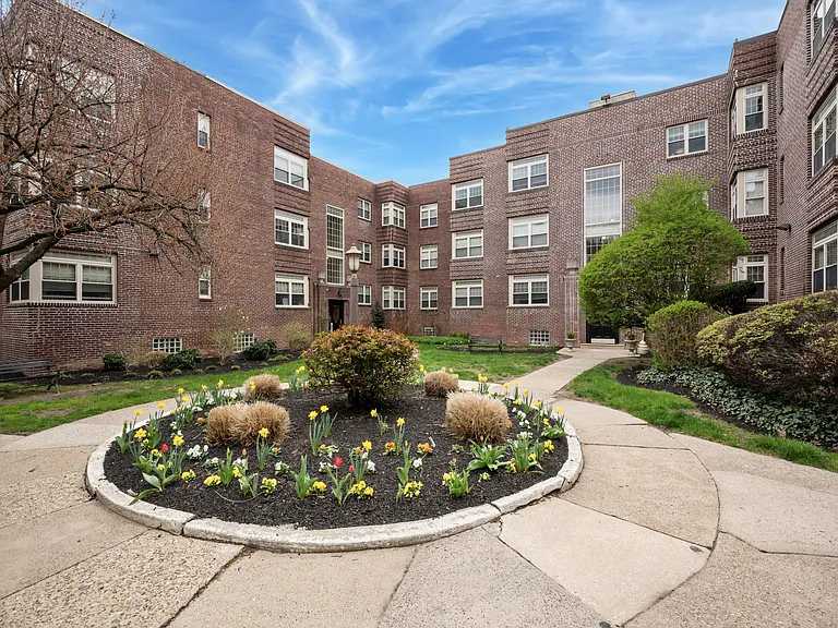 Sedgwick Gardens — Photo 14