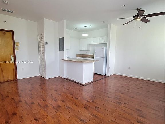 3rd image of 1502 Jefferson Ave APT 305