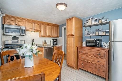 3rd image of 13 Jacobsen Dr