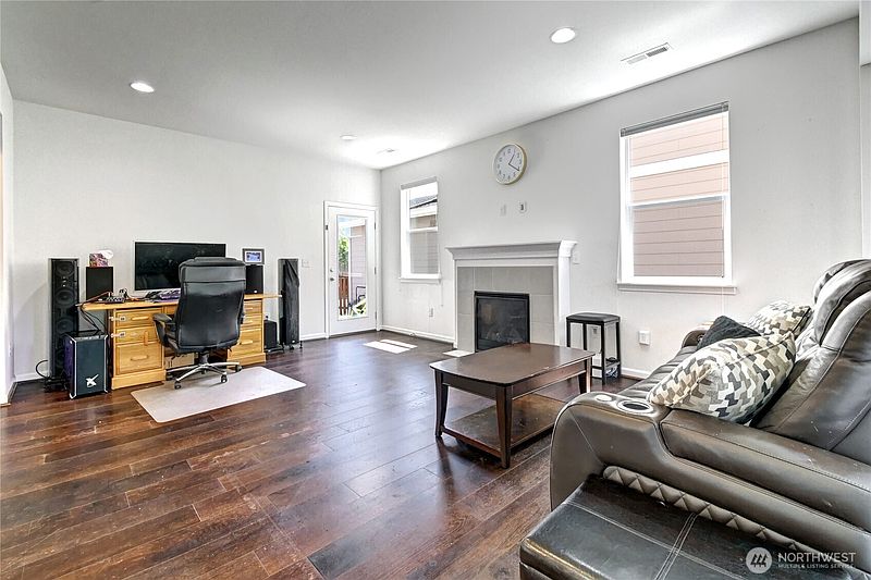 4th image of 4523 Riverfront Boulevard