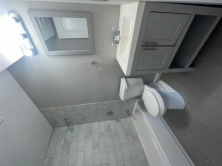 Red Point Apartments — Photo 10