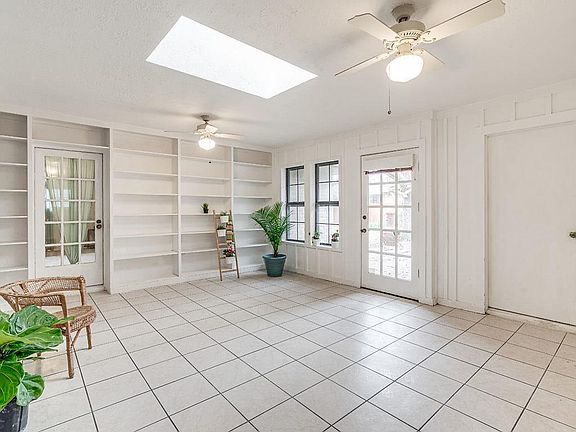 3rd image of 217 Hacienda Dr