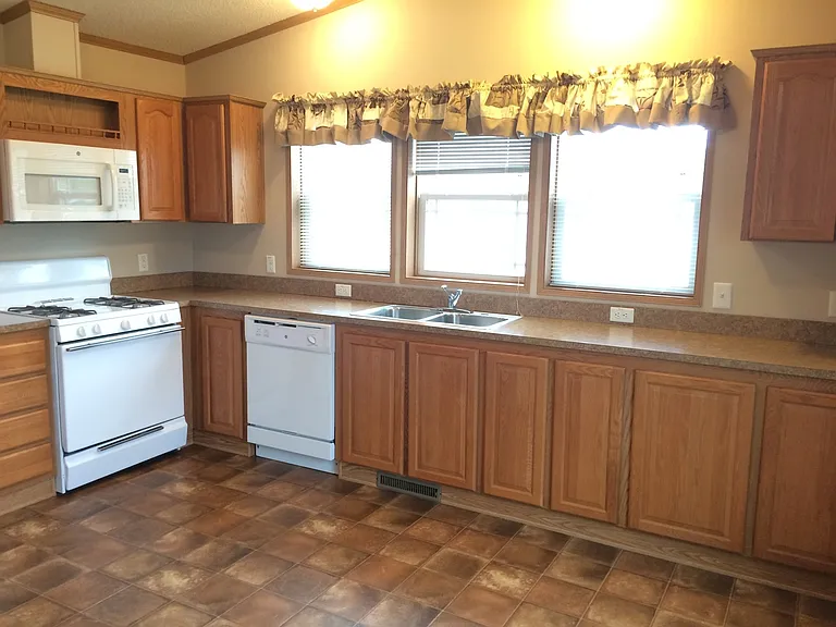 809 Woodland Trl — Photo 3