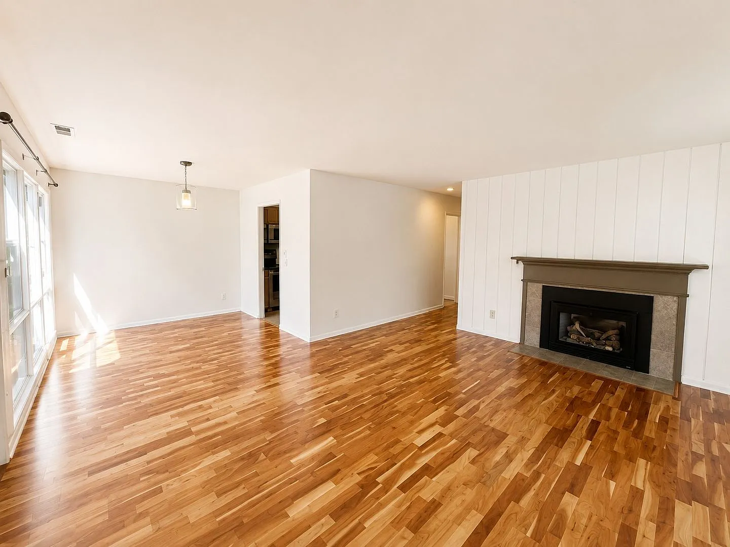 3Bd/1Ba Bellevue Home — Photo 3