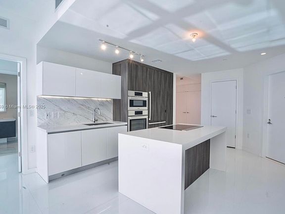 4th image of 852 NW 1st Ave #1