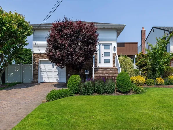2611 Henry Street, Merrick, NY 11566