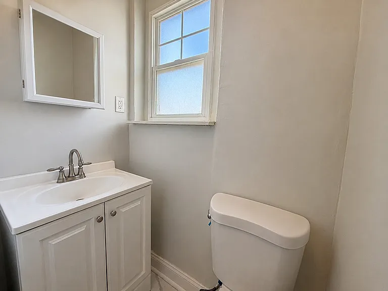 925 W Seltzer St — Photo 20