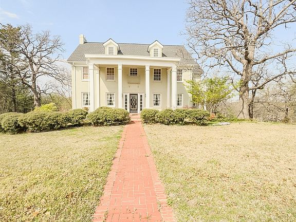 3rd image of 208 E Kings Rd