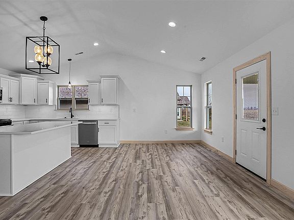 4th image of 7470 Clarence Ct