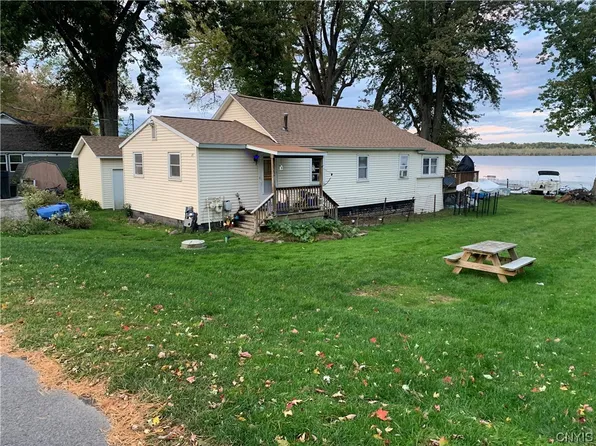 26 Woodworth Rd, Central Square, NY 13036