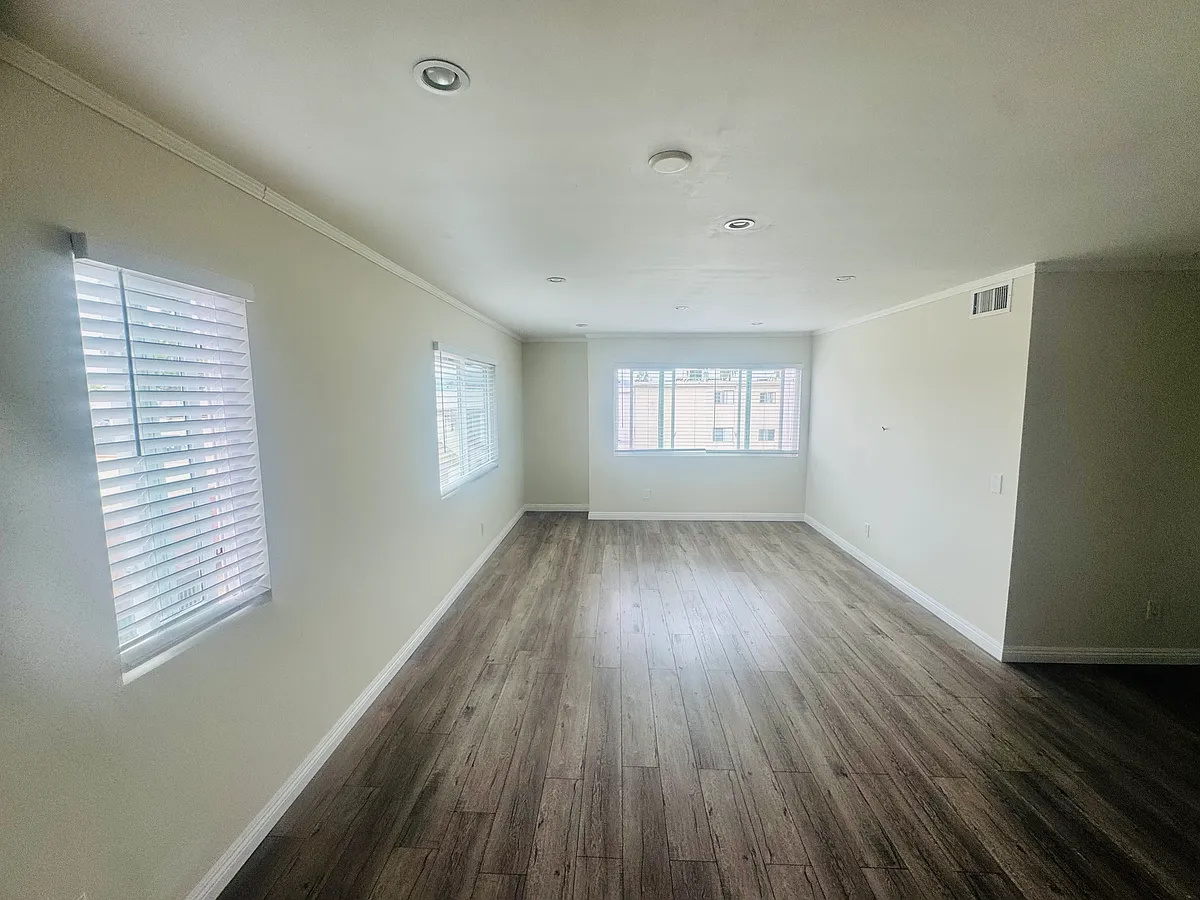 Building Photo - 900 E Lomita Ave #205