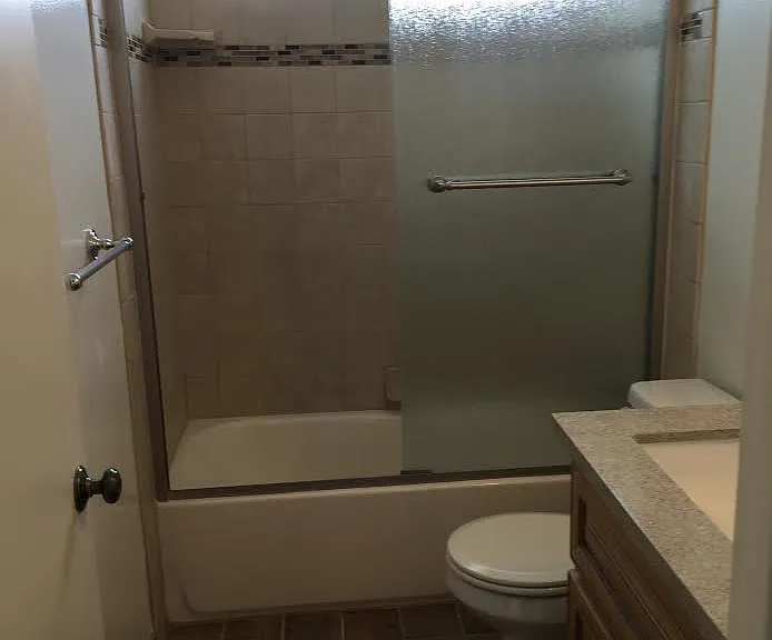 2115 Mathews Ave #9 — Photo 4