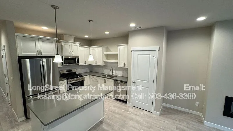 3 bed, 2.5 bath, 1674 sqft, $2,895 — Photo 3