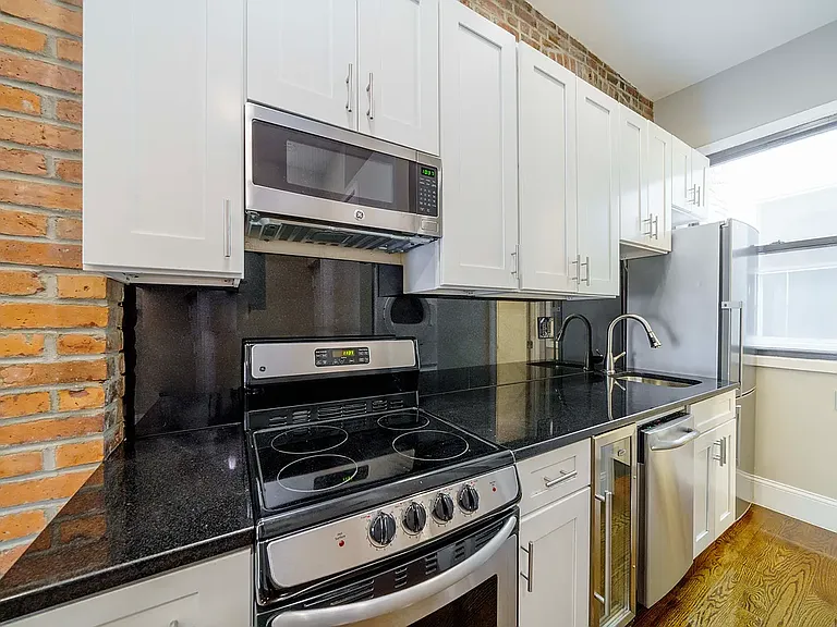 113 Christopher St #3A — Photo 5