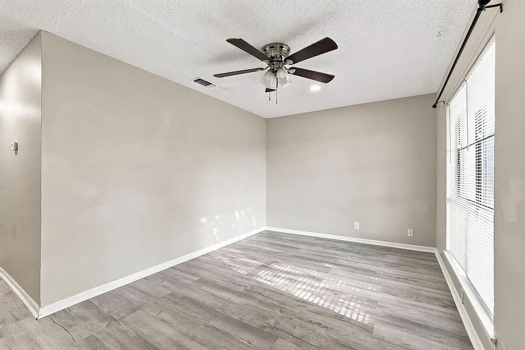 2 bed, 736 sqft, $1,100 — Photo 2