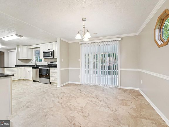 4th image of 9401 Daysville Ave