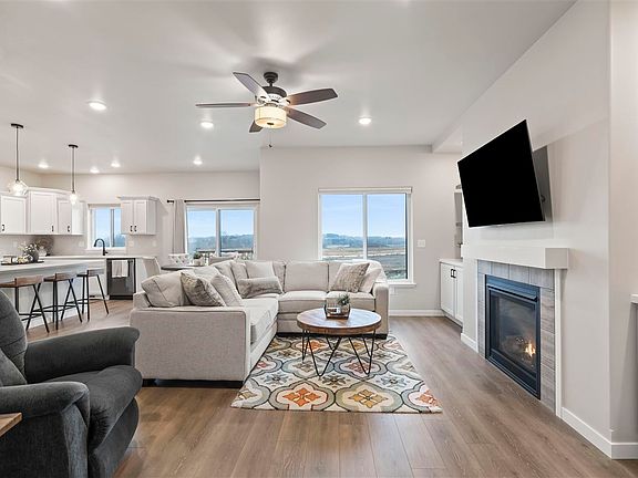 5th image of 719 Rolling Hills Dr
