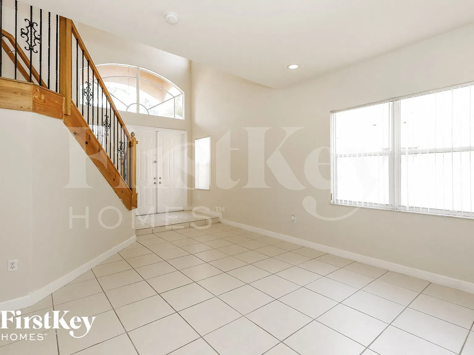 4 bed, 2.0 bath, 3231 sqft, $5,600 — Photo 3