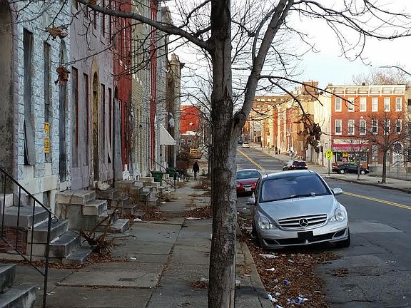 Exterior Neighborhood (street photo)