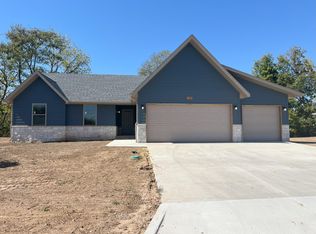 1359 S Mahn Ave, Springfield, MO 65802